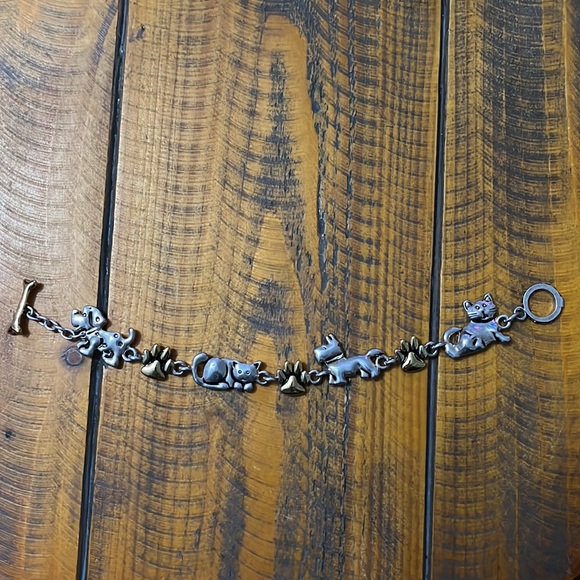 Gold and Silver look Animal Charm Bracelet in great condition. - Picture 5 of 5